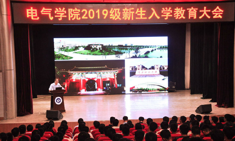 欧阳书记新生思政课