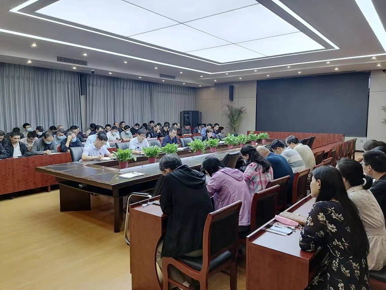 成家锐 推进会新闻图片.jpg 成家锐 推进会新闻图片.jpg