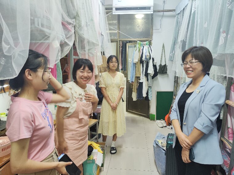 柠檬导航
深入毕业生宿舍慰问走访1(彩虹)0.jpg 柠檬导航
深入毕业生宿舍慰问走访1(彩虹)0.jpg